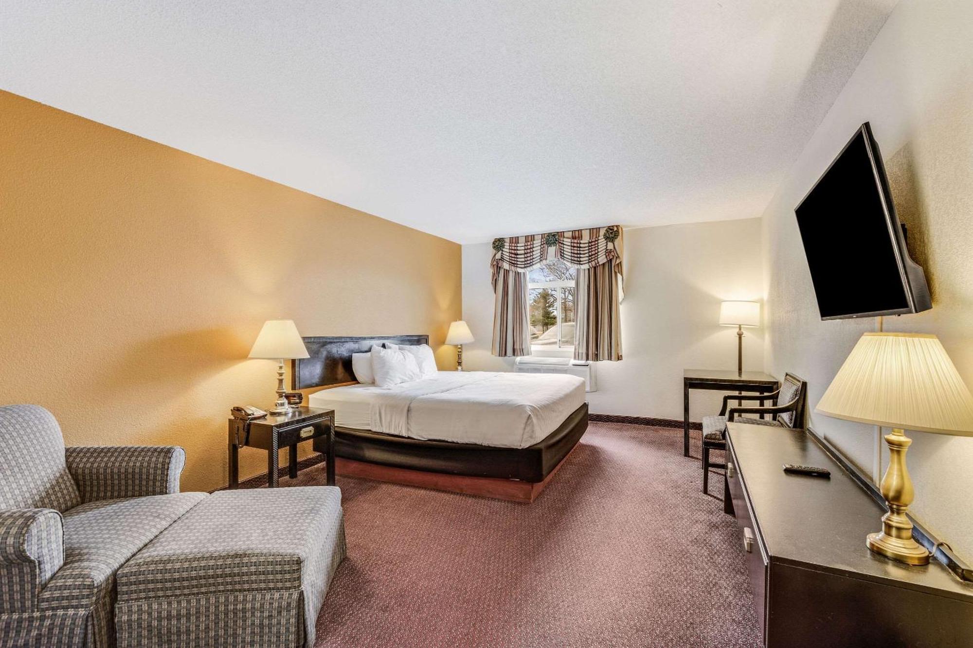 Econo Lodge Whitehall Near Michigan'S Adventure Экстерьер фото