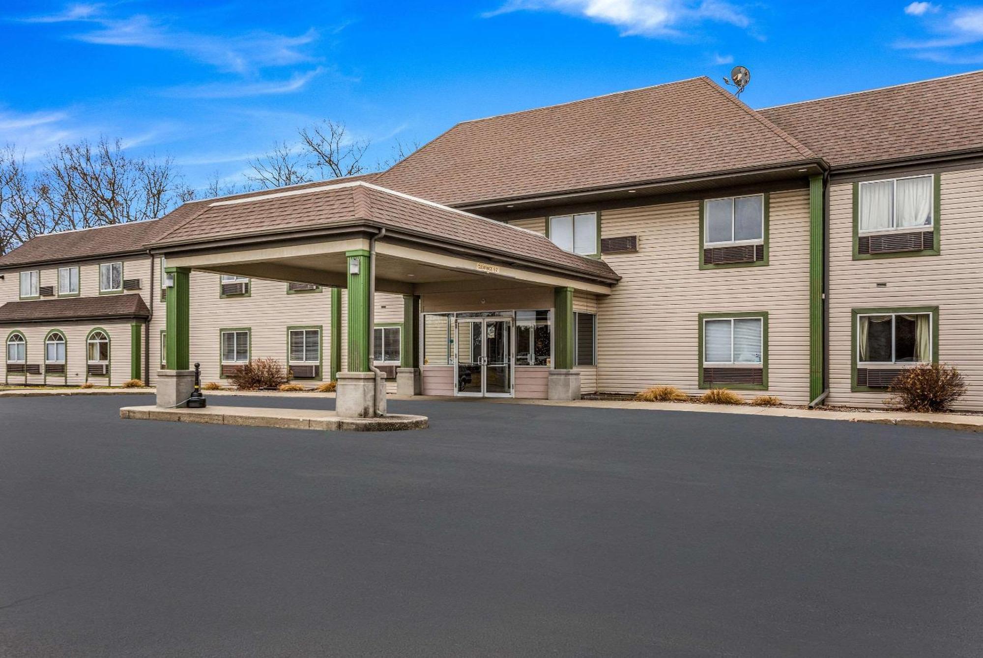 Econo Lodge Whitehall Near Michigan'S Adventure Экстерьер фото