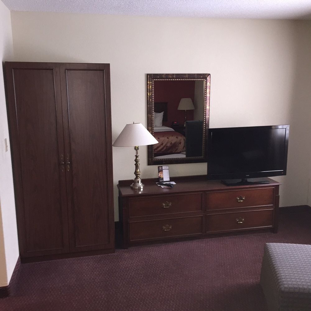 Econo Lodge Whitehall Near Michigan'S Adventure Экстерьер фото